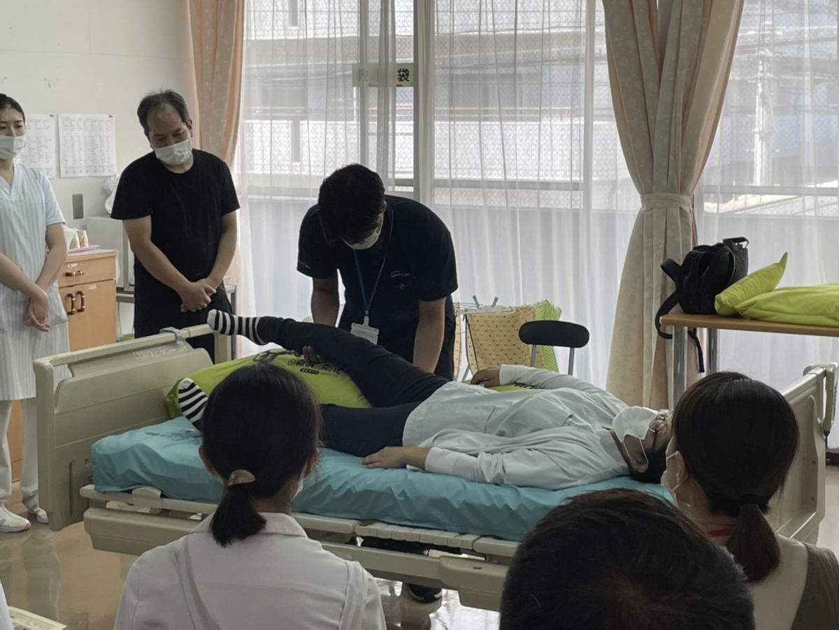 褥瘡予防委員会（ポジショニングピロー・体位変換器・エアマット）