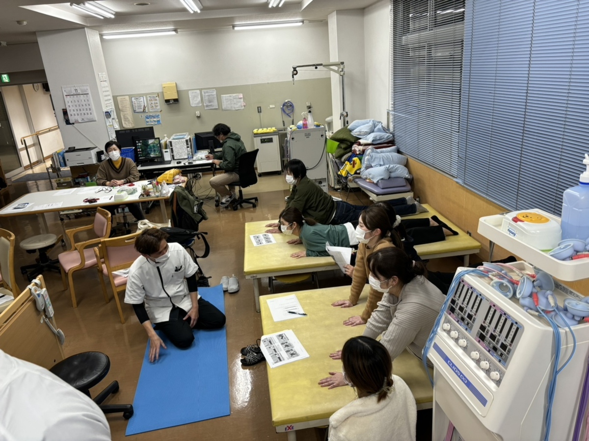 11月の研修「腰痛予防体操」