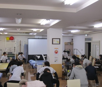 理学療法士による腰痛予防の体操