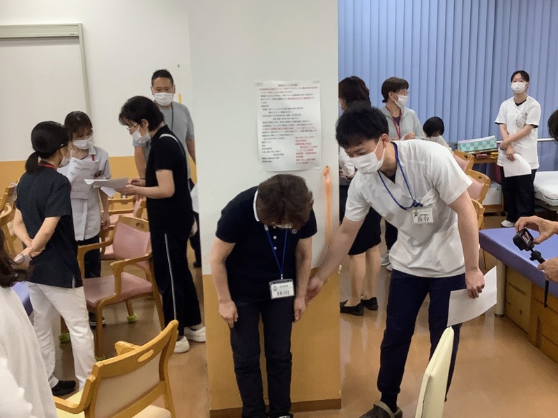 壁に立ってセルフチェック