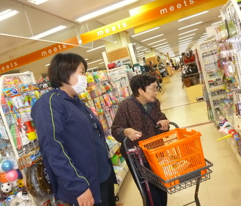 品物を吟味中(*^_^*)